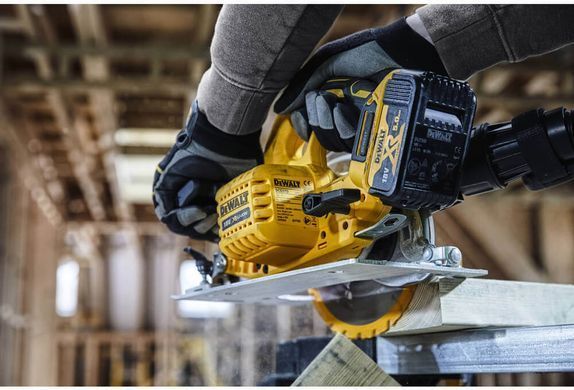 Пила дисковая аккумуляторная DeWALT DCS570P2 1514751 фото