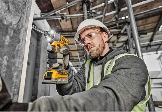 Шуруповерт ударный аккумуляторный бесщеточный DeWALT DCF840NT 1514861 фото