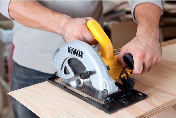 Пила дисковая сетевая DeWALT DWE560 1514763 фото
