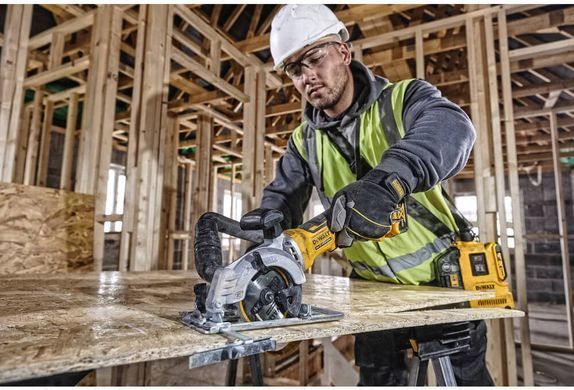 Пила дисковая аккумуляторная бесщеточная DeWALT DCS571N 1514752 фото