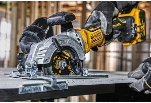 Пила дисковая аккумуляторная бесщеточная DeWALT DCS571N 1514752 фото