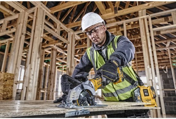 Пила дисковая аккумуляторная бесщеточная DeWALT DCS571N 1514752 фото