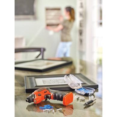 Отвертка-фонарь аккумуляторная BLACK+DECKER BDCSFS30C 1514671 фото