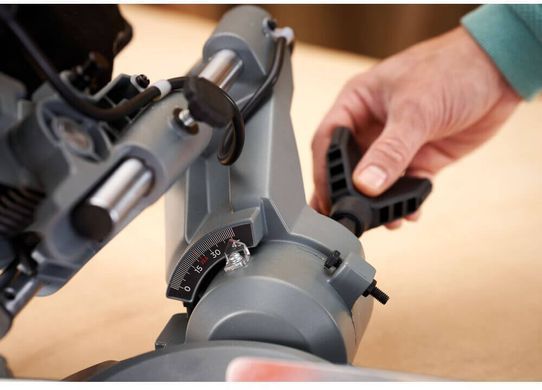 Пила торцювальна мережева BLACK+DECKER BES701 1514822 фото