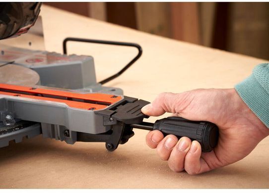 Пила торцювальна мережева BLACK+DECKER BES701 1514822 фото