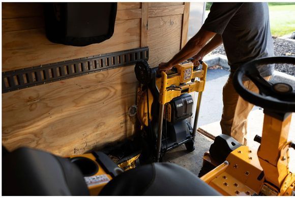 Газонокосарка акумуляторна самохідна безщіткова DeWALT DCMWSP156W2 1517505 фото