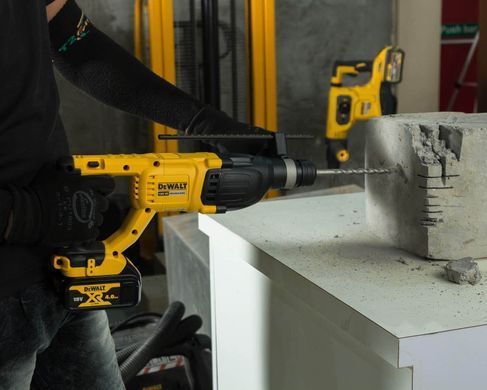 Перфоратор акумуляторний безщітковий SDS-Plus DeWALT DCH133M1 1514681 фото
