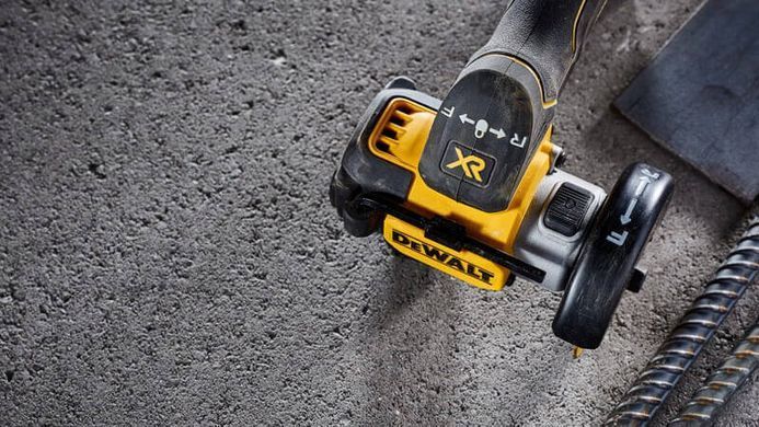 Пила дисковая универсальная бесщеточная аккумуляторная DeWALT DCS438N 1514739 фото