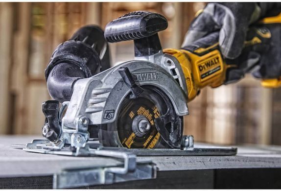 Пила дисковая бесщеточная аккумуляторная DeWALT DCS571P2 1514754 фото