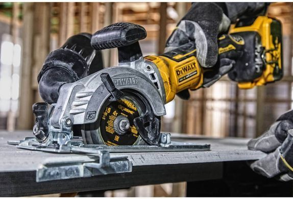 Пила дисковая бесщеточная аккумуляторная DeWALT DCS571P2 1514754 фото