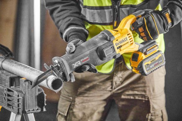 Пила шабельна акумуляторна DeWALT DCS386T1 1514804 фото