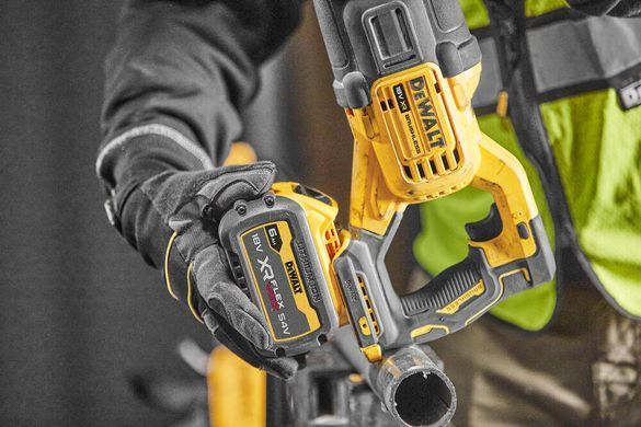 Пила шабельна акумуляторна DeWALT DCS386T1 1514804 фото