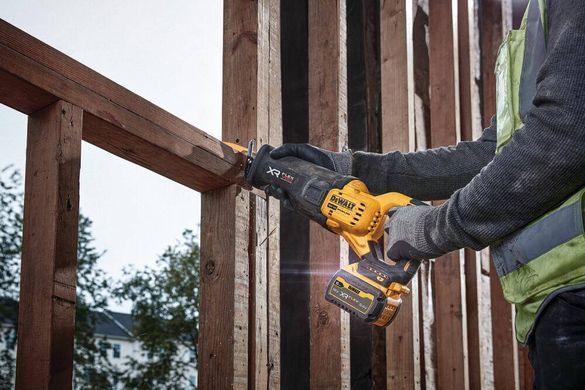 Пила шабельна акумуляторна DeWALT DCS386T1 1514804 фото