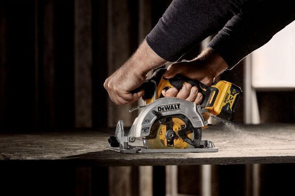 Пила дисковая аккумуляторная бесщеточная DeWALT DCS512NT 1514741 фото