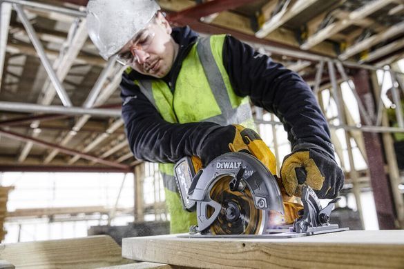 Пила дисковая аккумуляторная DeWALT DCS578NT 1514759 фото