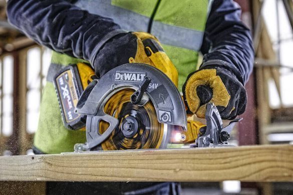 Пила дисковая аккумуляторная DeWALT DCS578NT 1514759 фото